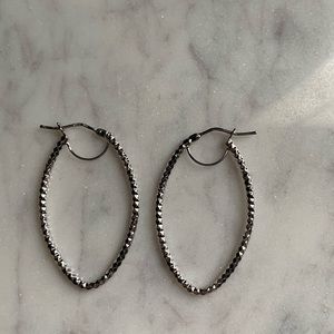 🎁14KT White Gold Faceted Hoop Earrings